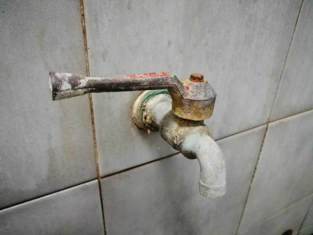 poor-installed-pipes