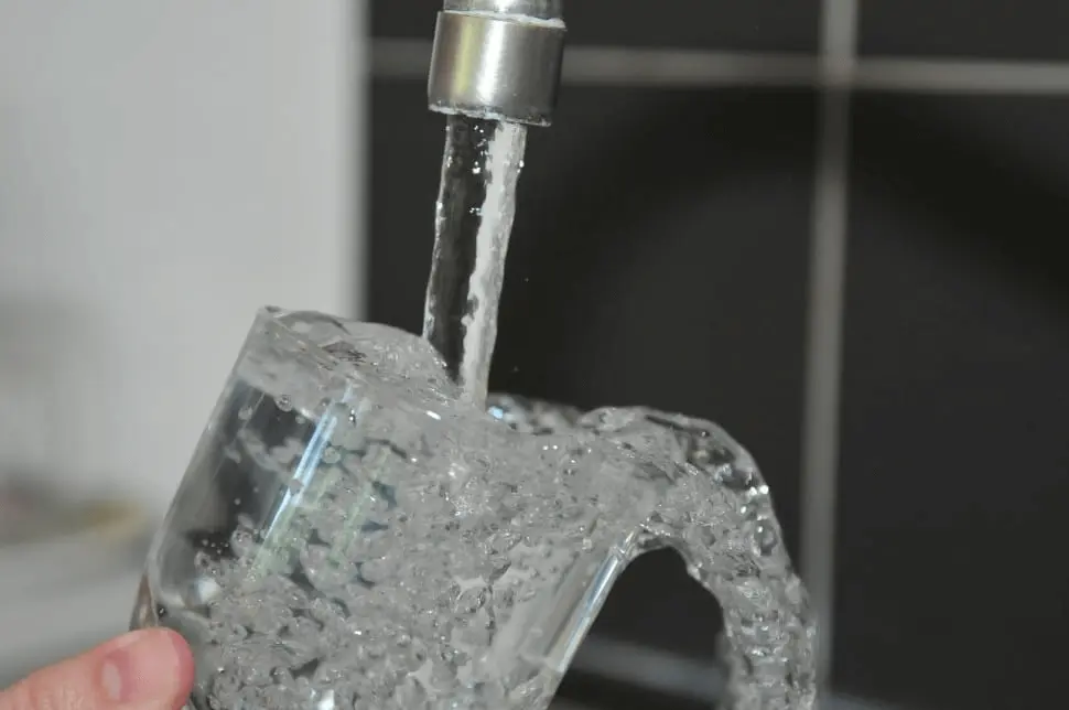 flowing tap water (1)